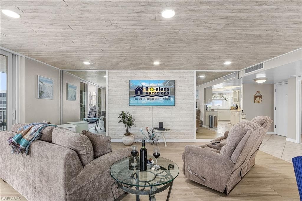 7146 Estero BLVD 816-8