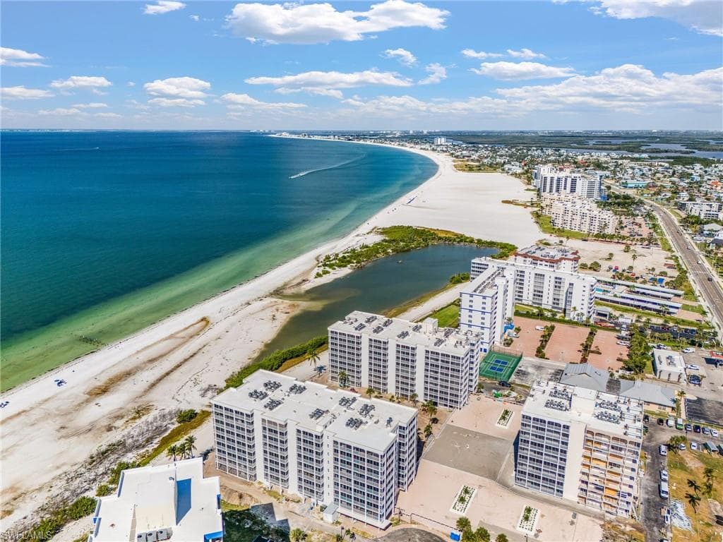 7146 Estero BLVD 816-32
