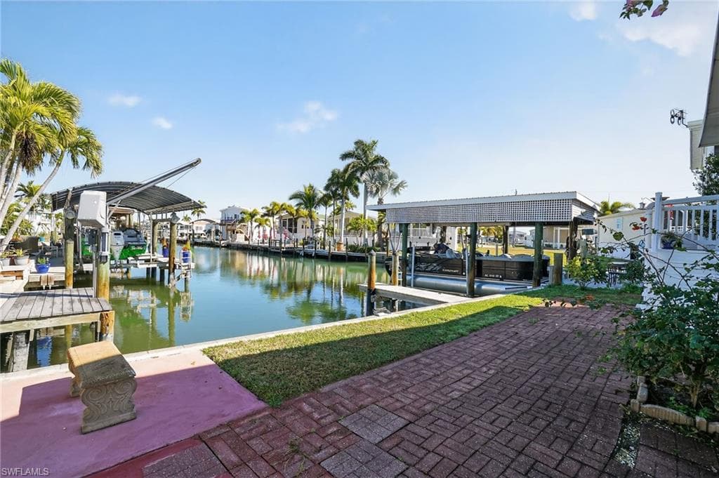 1595 Main ST-4