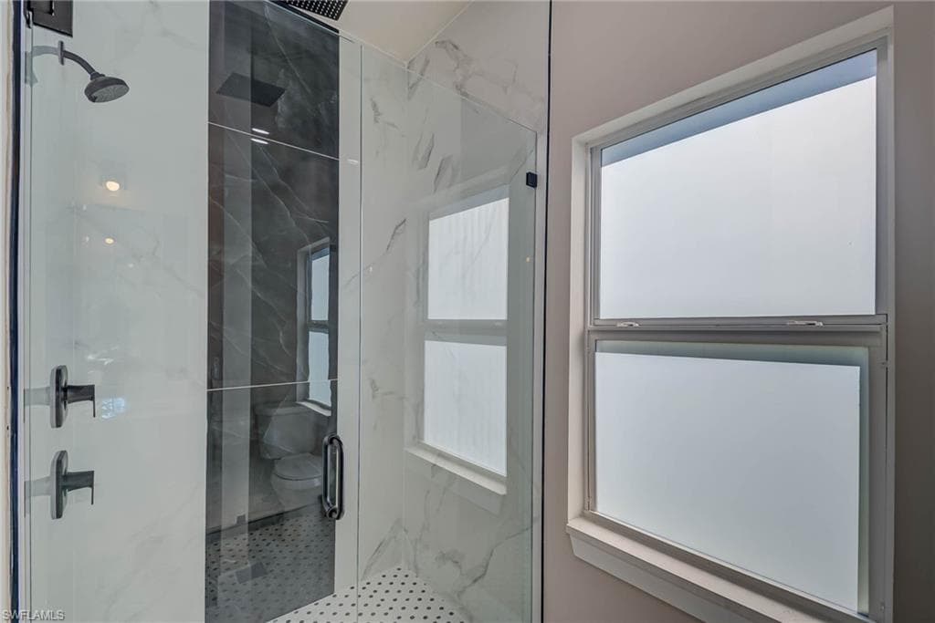 2023 Robert AVE-12