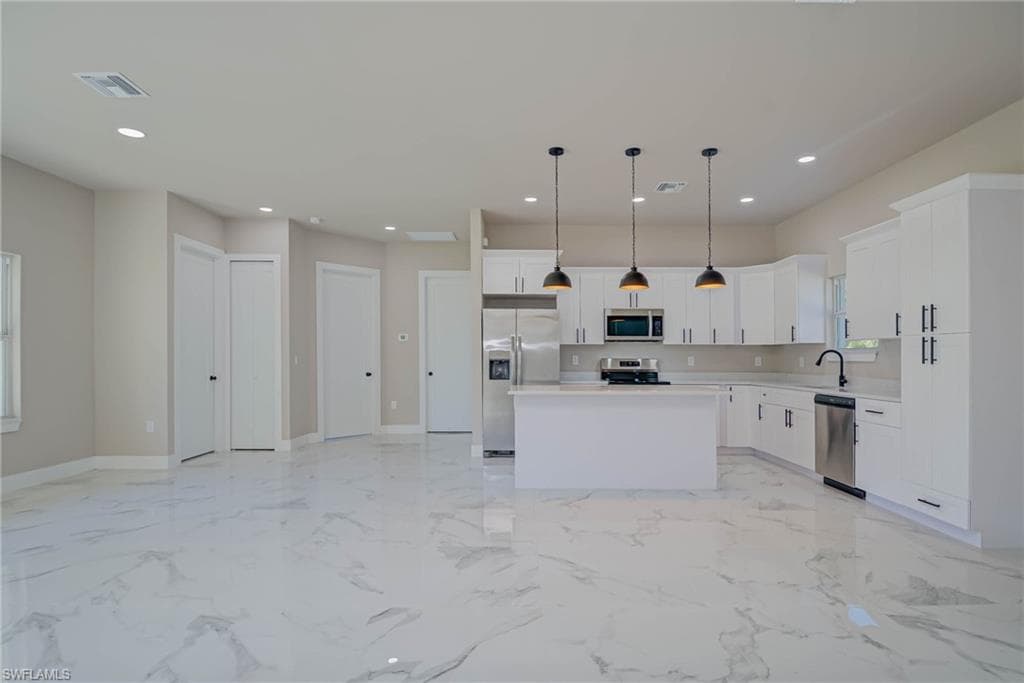 2023 Robert AVE-4