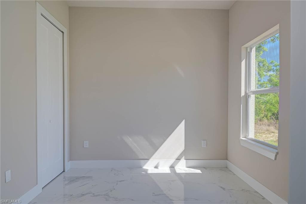 2023 Robert AVE-8