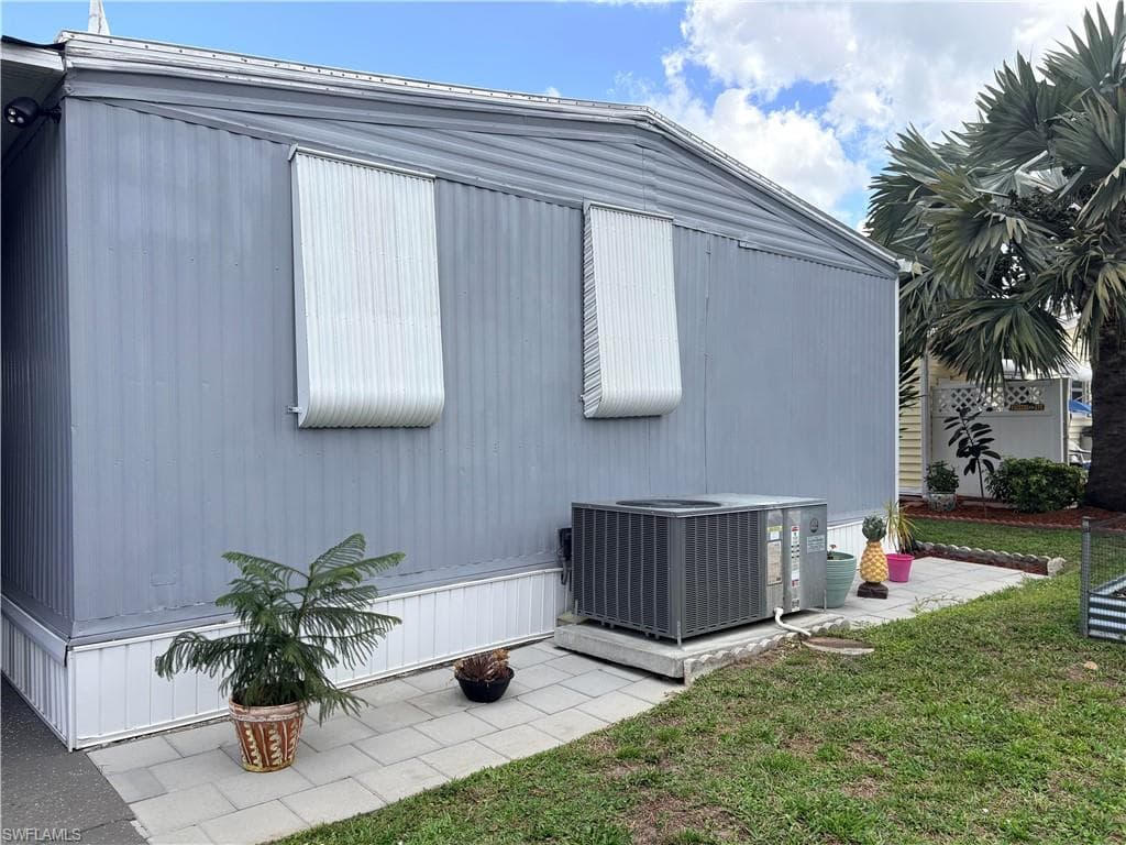 2787 Breezewood DR-27
