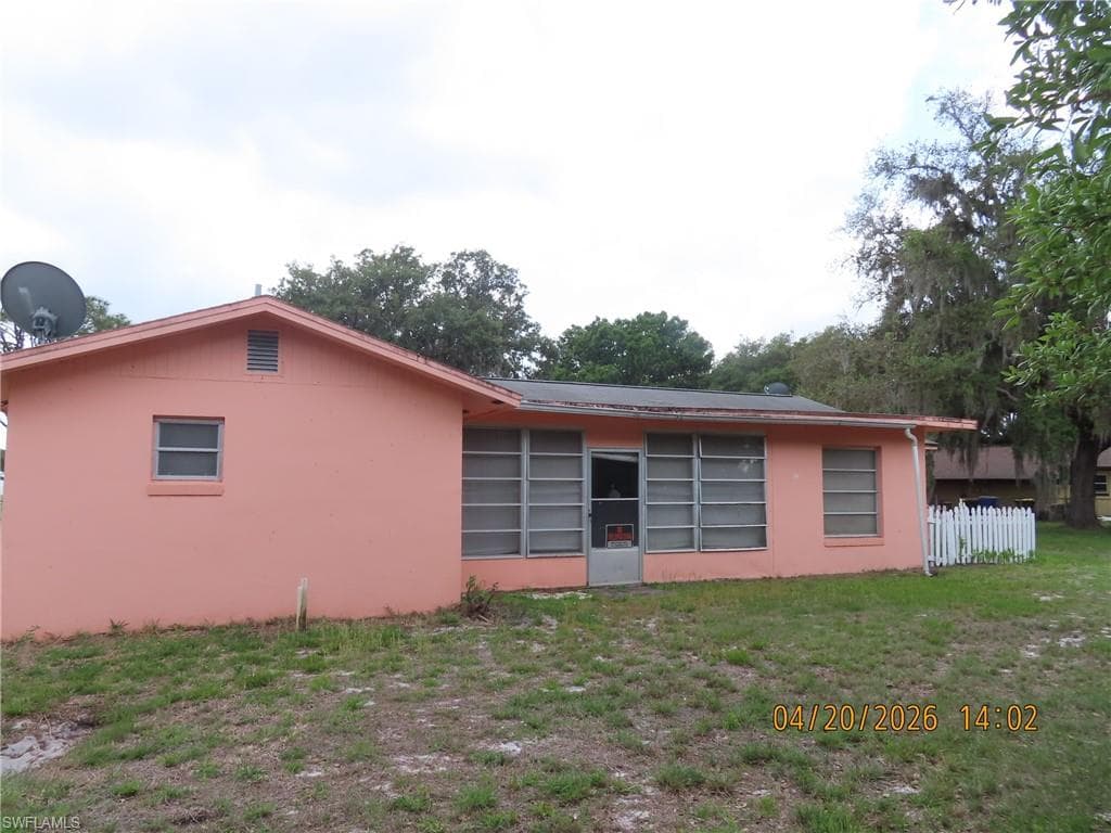 6025 Pine LN-1