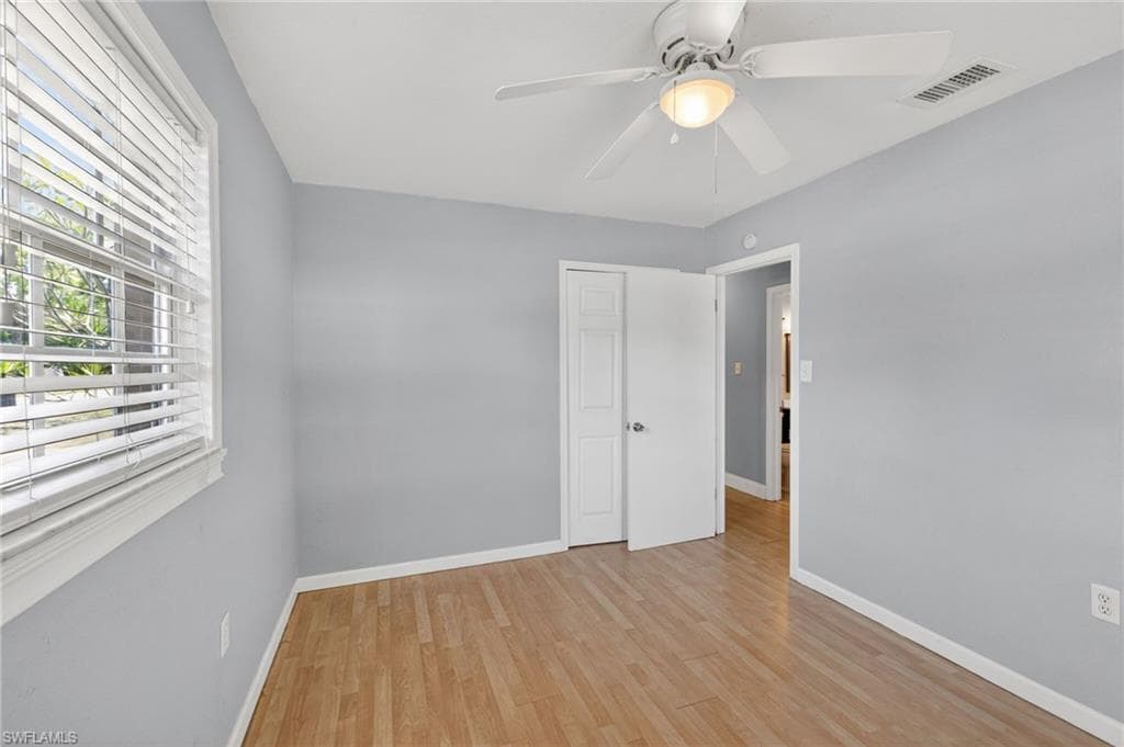 915 Hibiscus LN-29