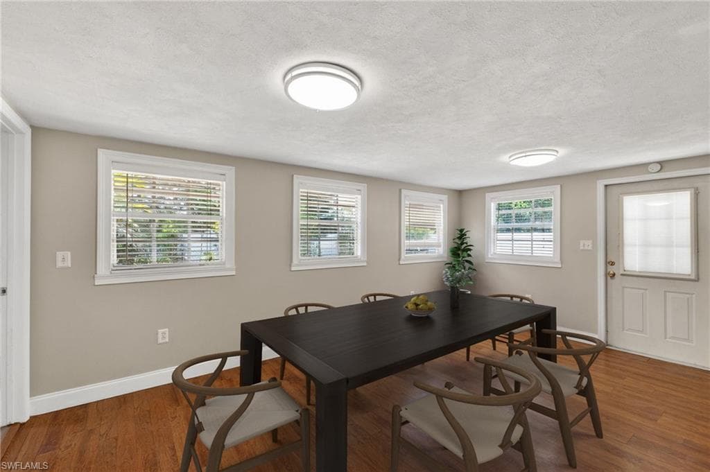 915 Hibiscus LN-14