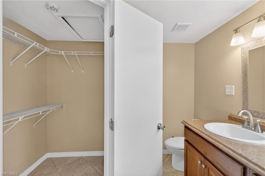 915 Hibiscus LN-24