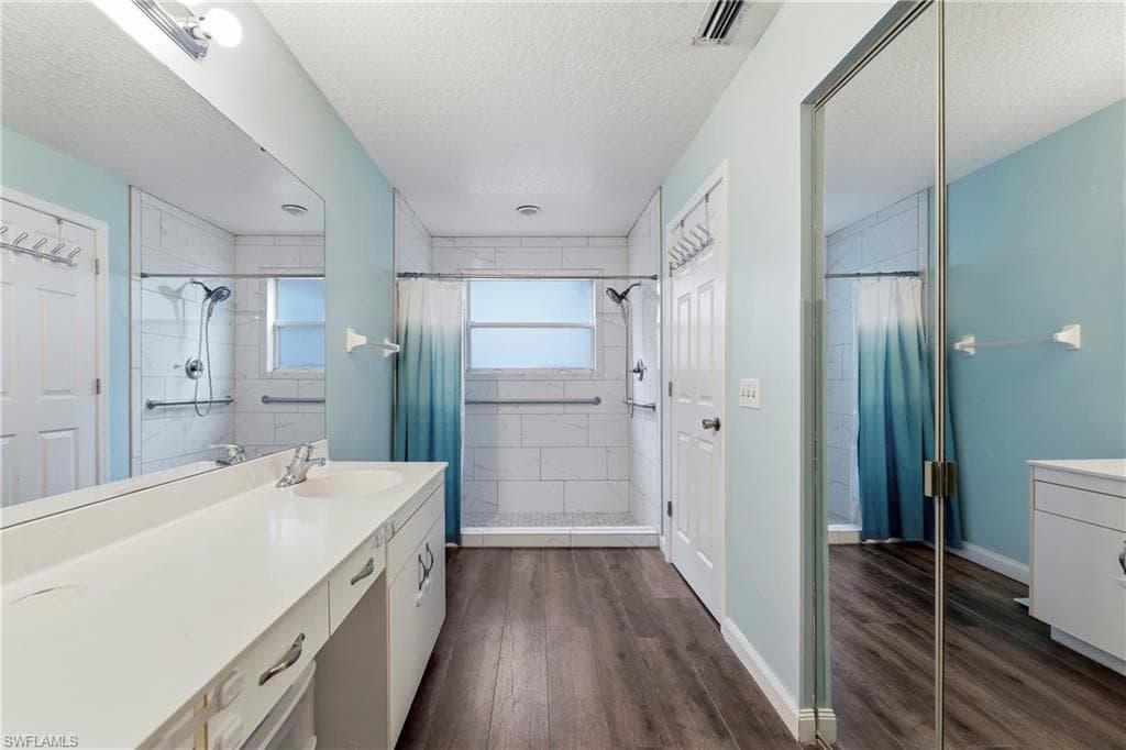 2825 La Cita LN-32
