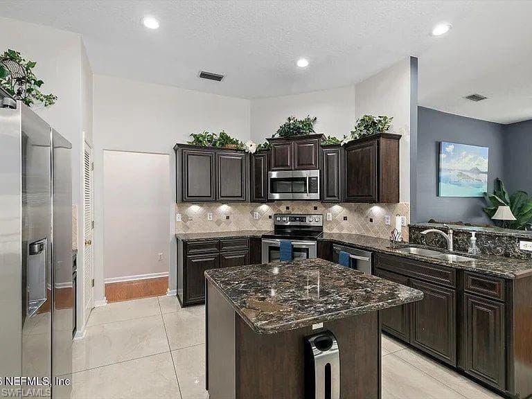 11532 ALEXIS FOREST DR-8