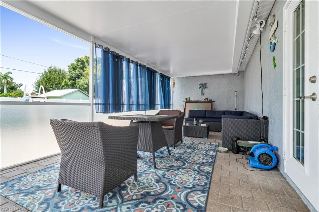 1385 Pine AVE-22