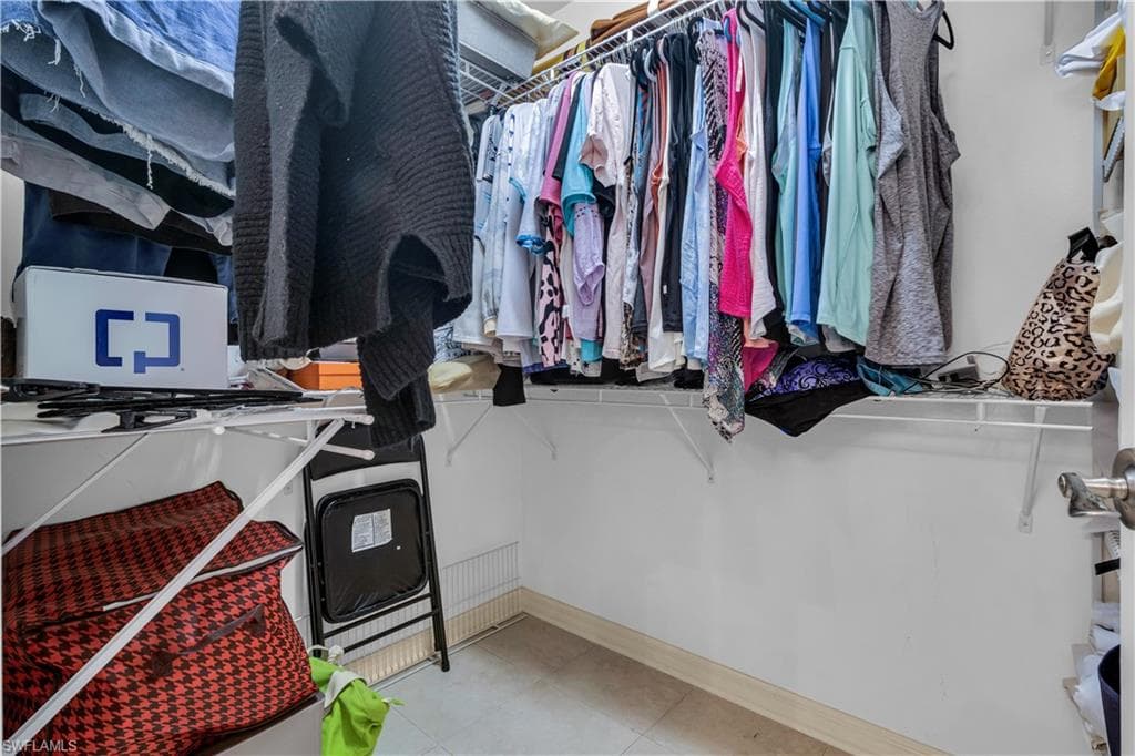 1385 Pine AVE-18