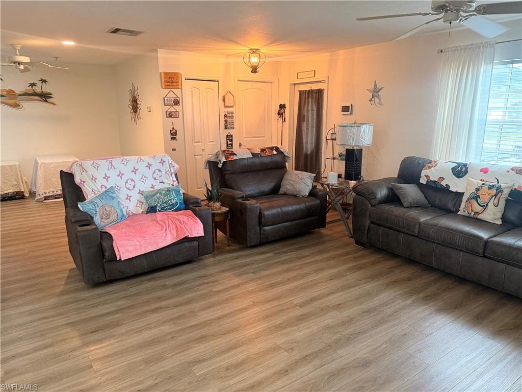 1385 Pine AVE-7